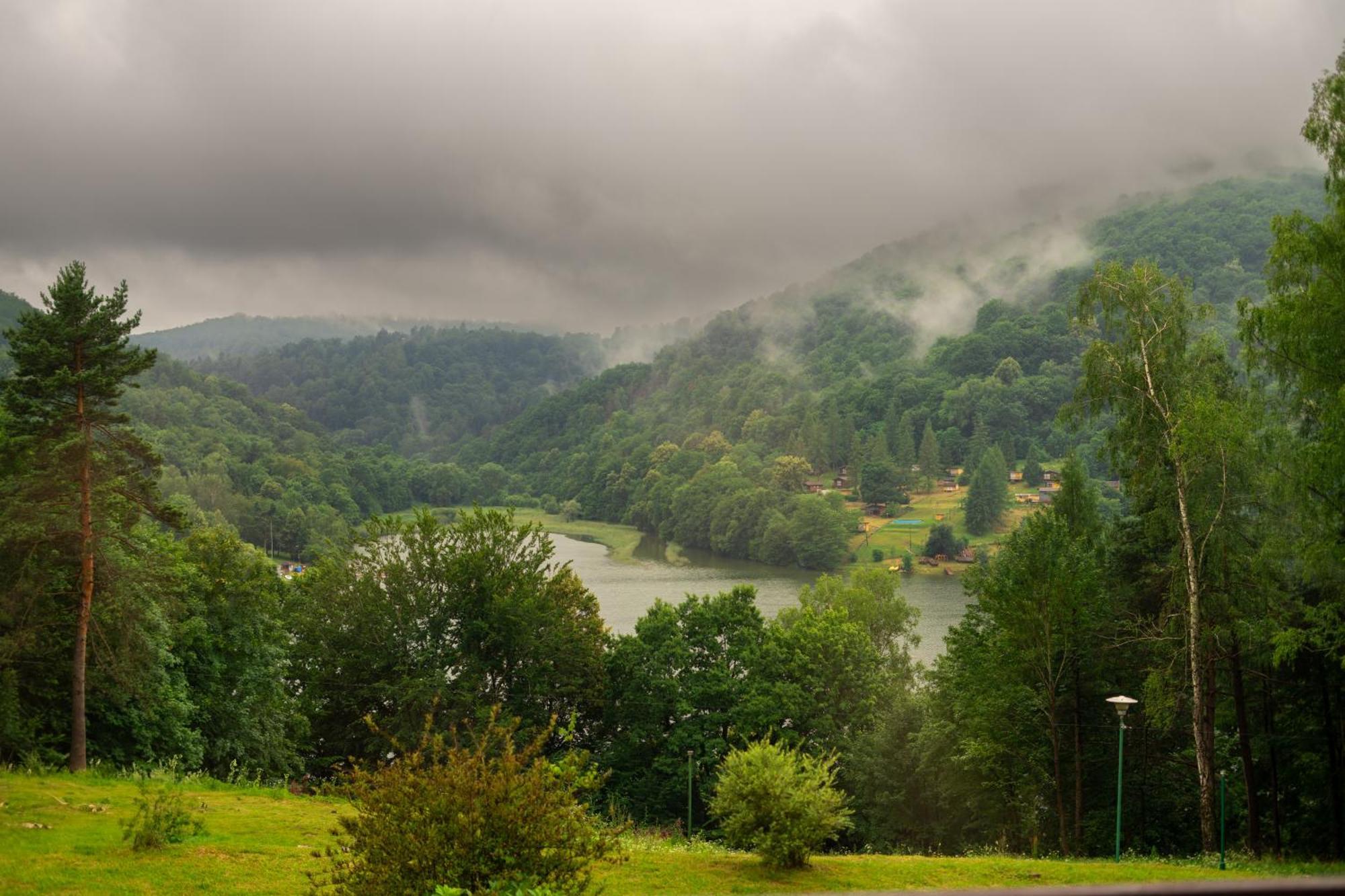 Osrodek Wypoczynkowy " Bieszczady" Hotel Myczkowce Ngoại thất bức ảnh